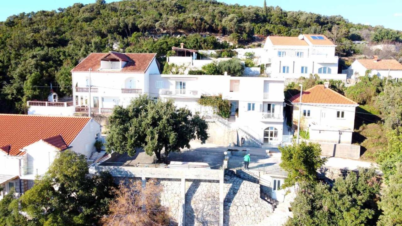 Apartments Becir Molunat Exterior photo