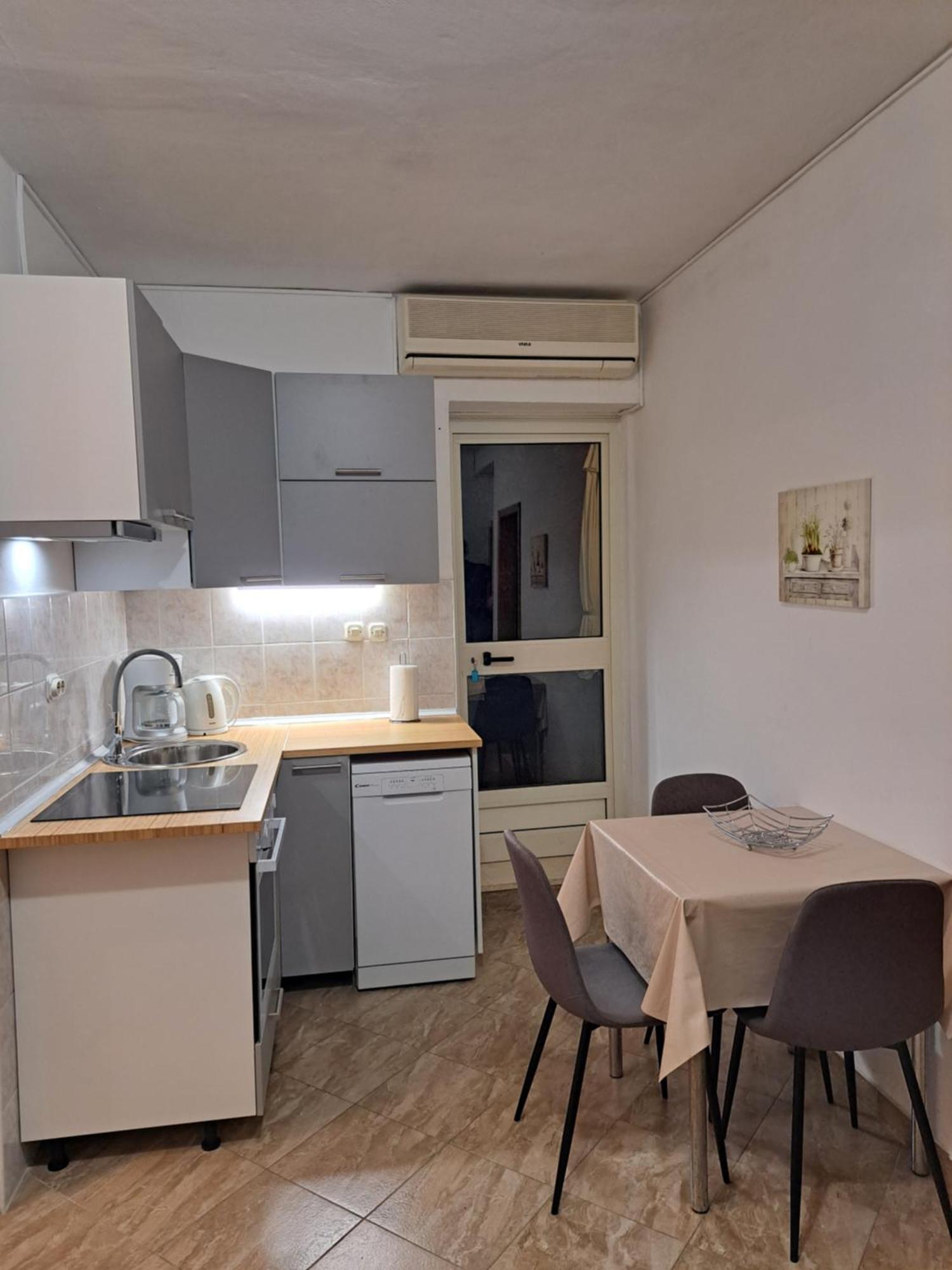 Apartments Becir Molunat Exterior photo