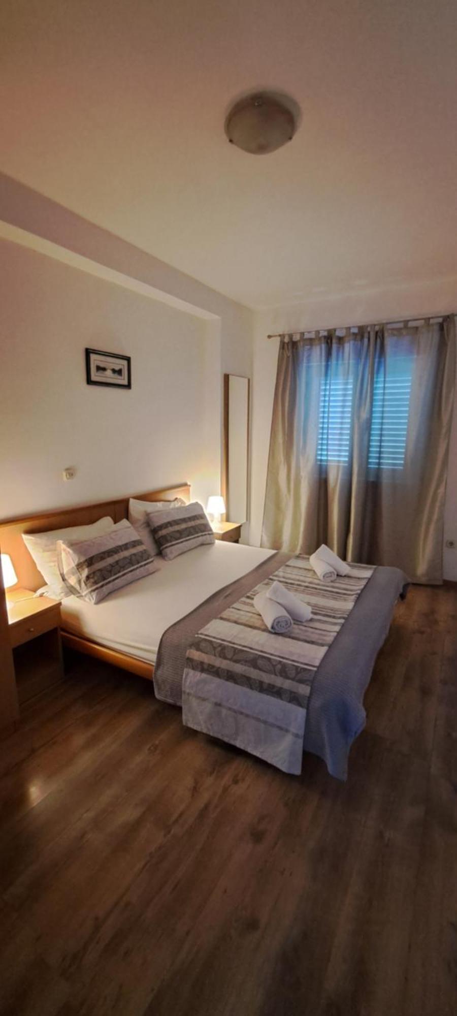 Apartments Becir Molunat Exterior photo